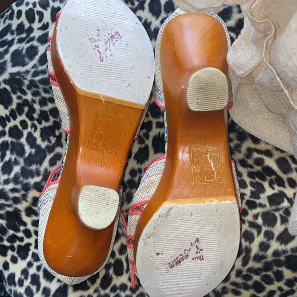 Platform heel - Picture 2 of 2